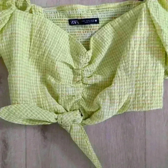ZARA | Lime/Yellow Gingham Checkered Puff Sleeved Crop Top - Picture 4 of 8
